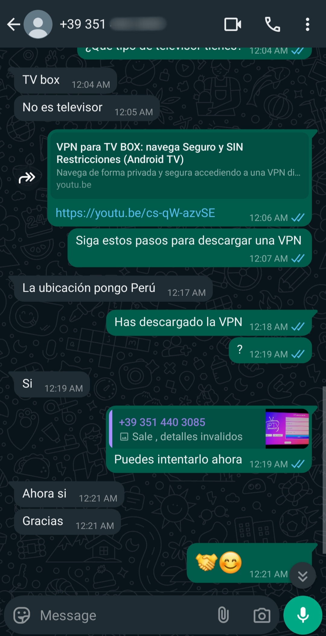WhatsApp chat showing a conversation about setting up a VPN for an Android TV box to access IPTV Mexico, sharing a YouTube link, confirming the country as Peru, downloading the VPN, and ending with thanks and handshake emojis.