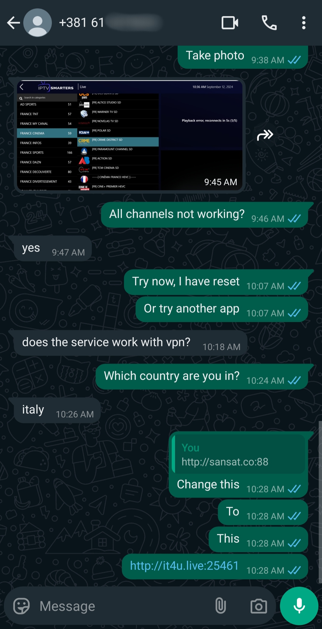 A WhatsApp chat showing troubleshooting steps for an IPTV Mexico TV service issue, including a screenshot of a channel list, questions about VPN and country, and instructions to change the URL from http://sansat.co:88 to http://it4u.live:25461.